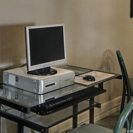 וות'רפורד Quality Inn & Suites מראה חיצוני תמונה