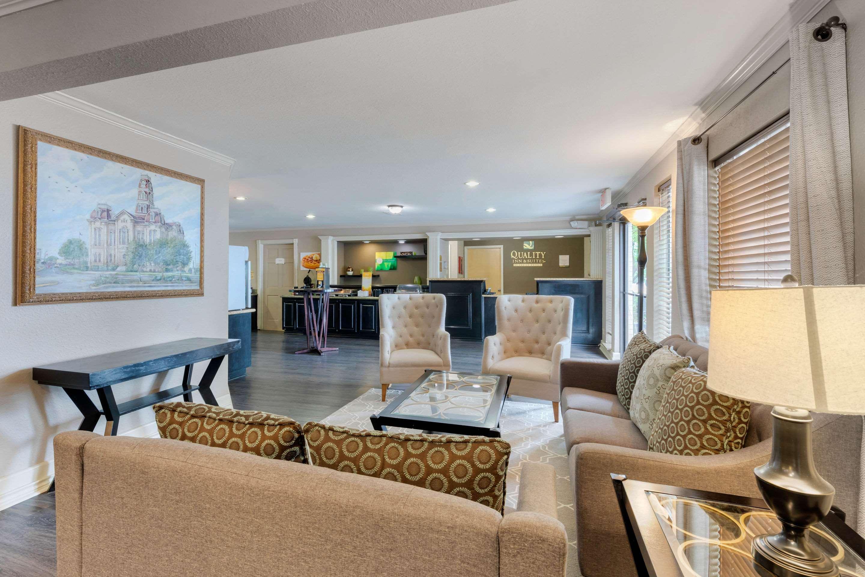 וות'רפורד Quality Inn & Suites מראה חיצוני תמונה