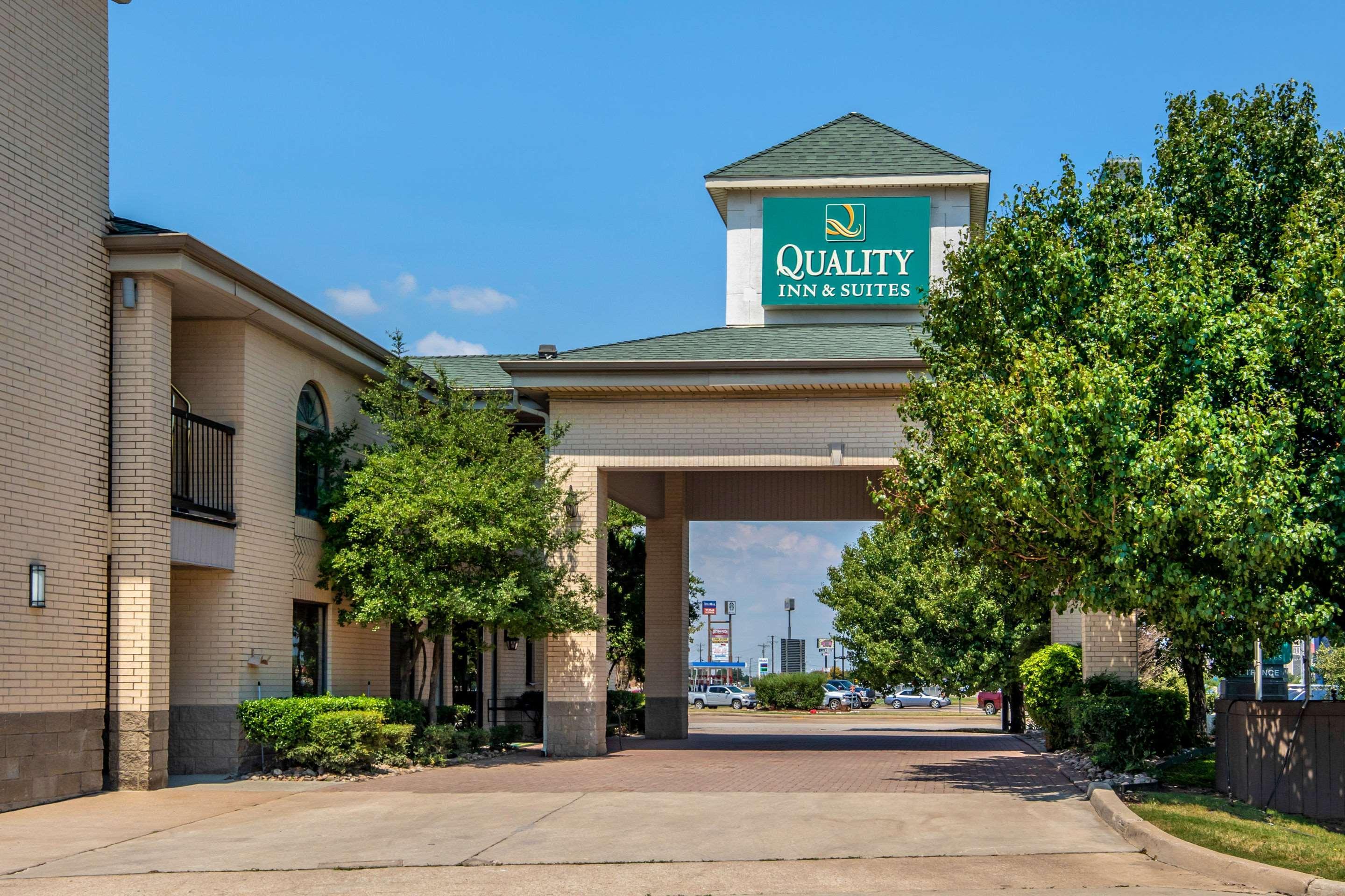 וות'רפורד Quality Inn & Suites מראה חיצוני תמונה