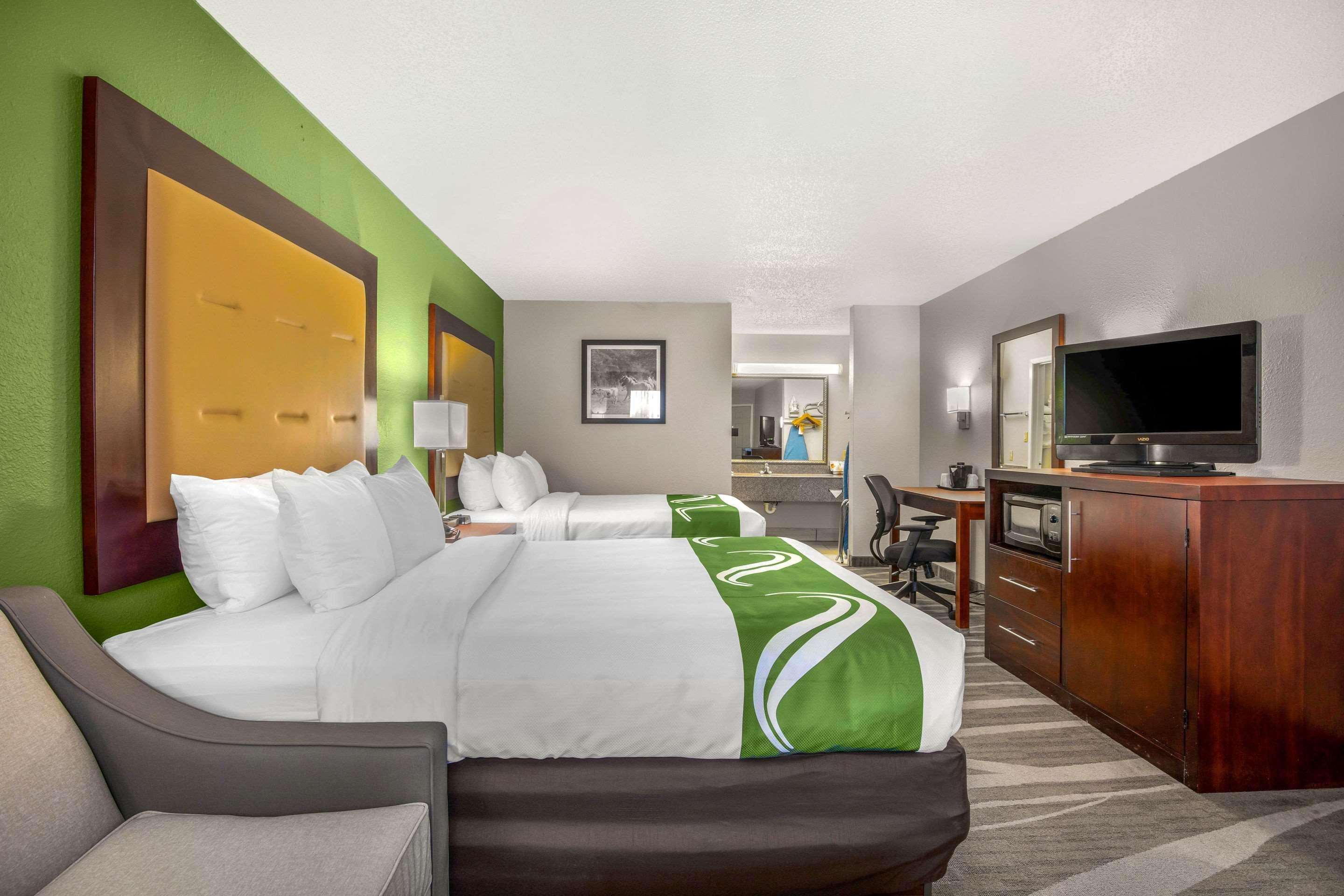 וות'רפורד Quality Inn & Suites מראה חיצוני תמונה