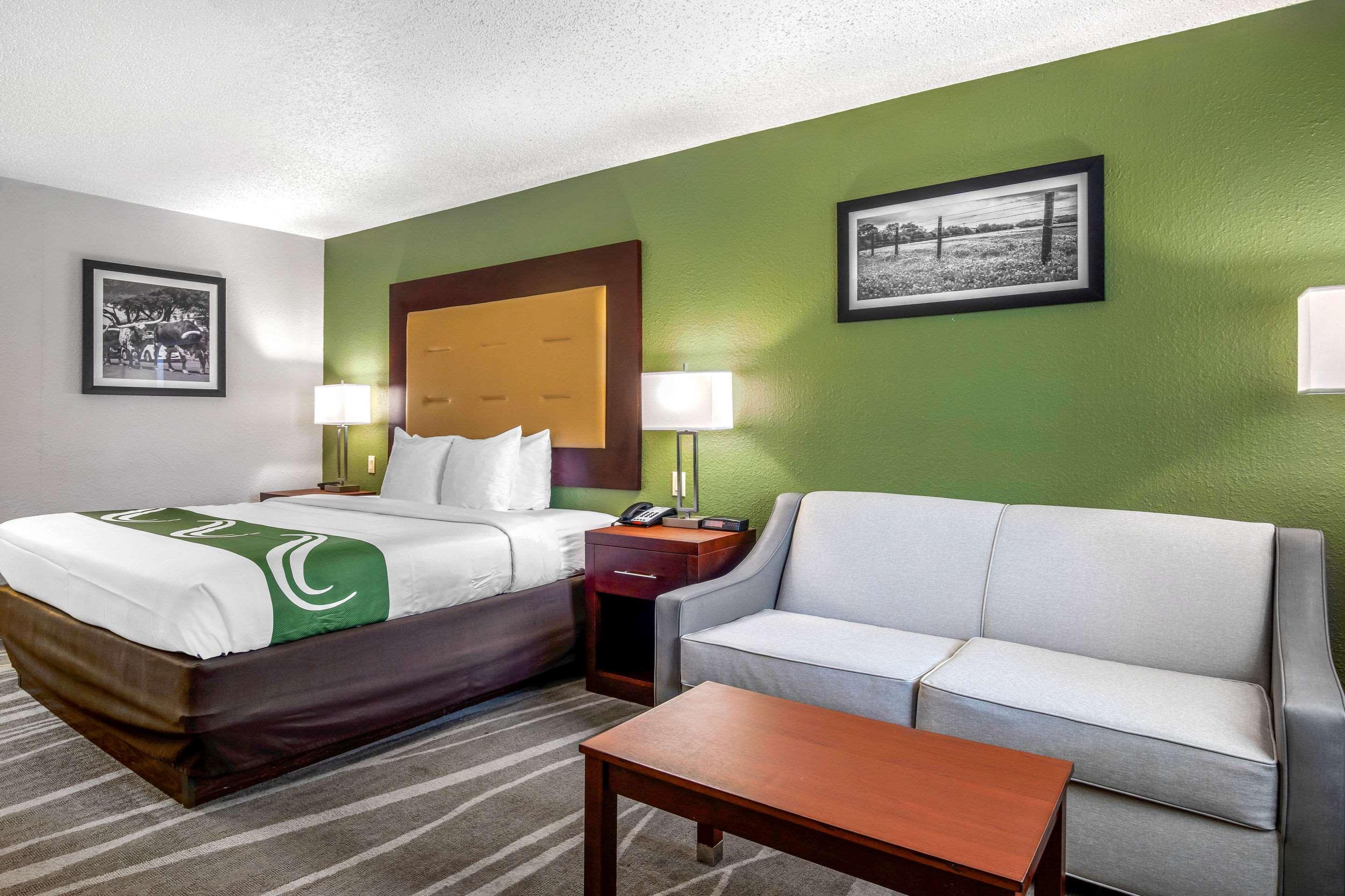 וות'רפורד Quality Inn & Suites מראה חיצוני תמונה