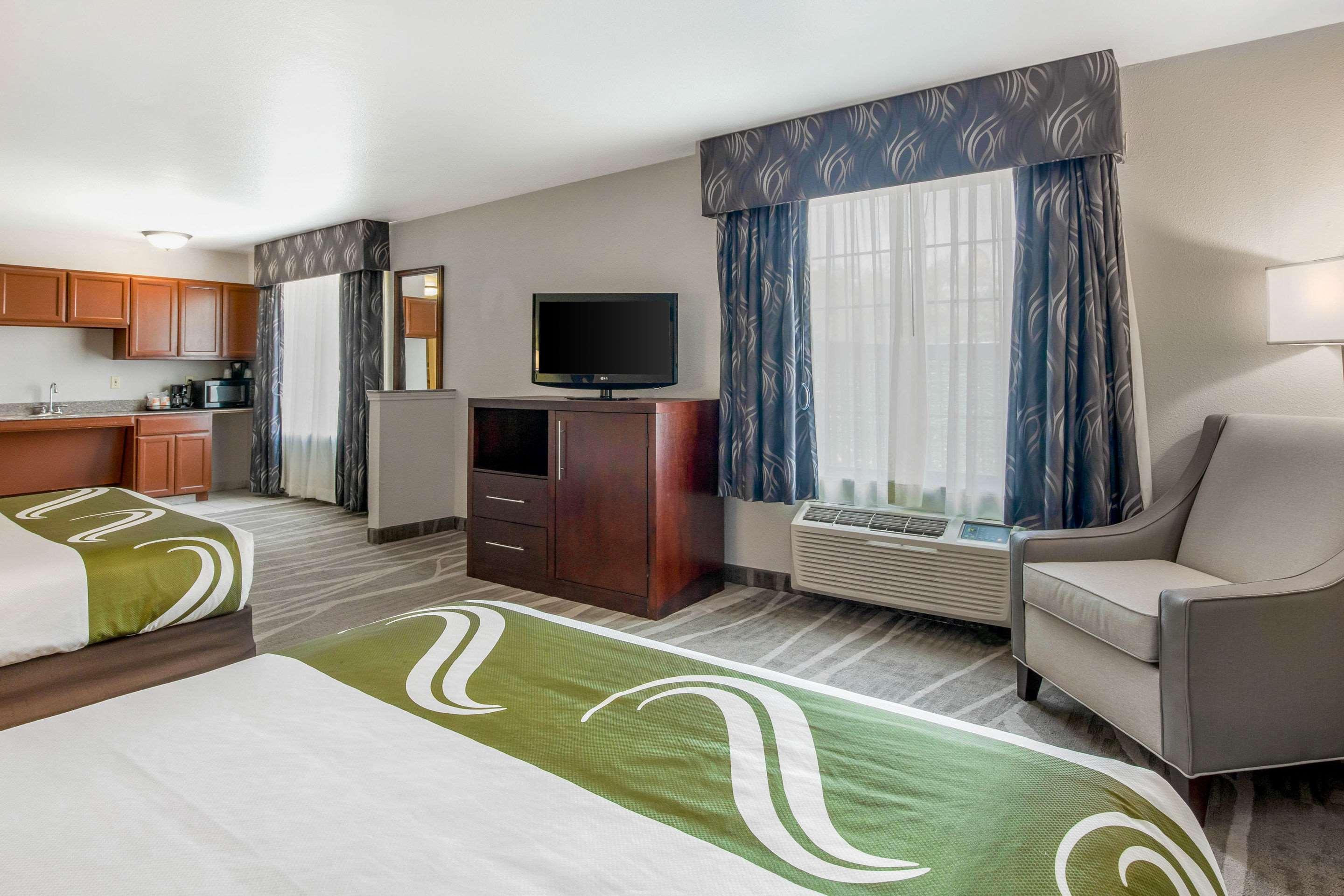 וות'רפורד Quality Inn & Suites מראה חיצוני תמונה