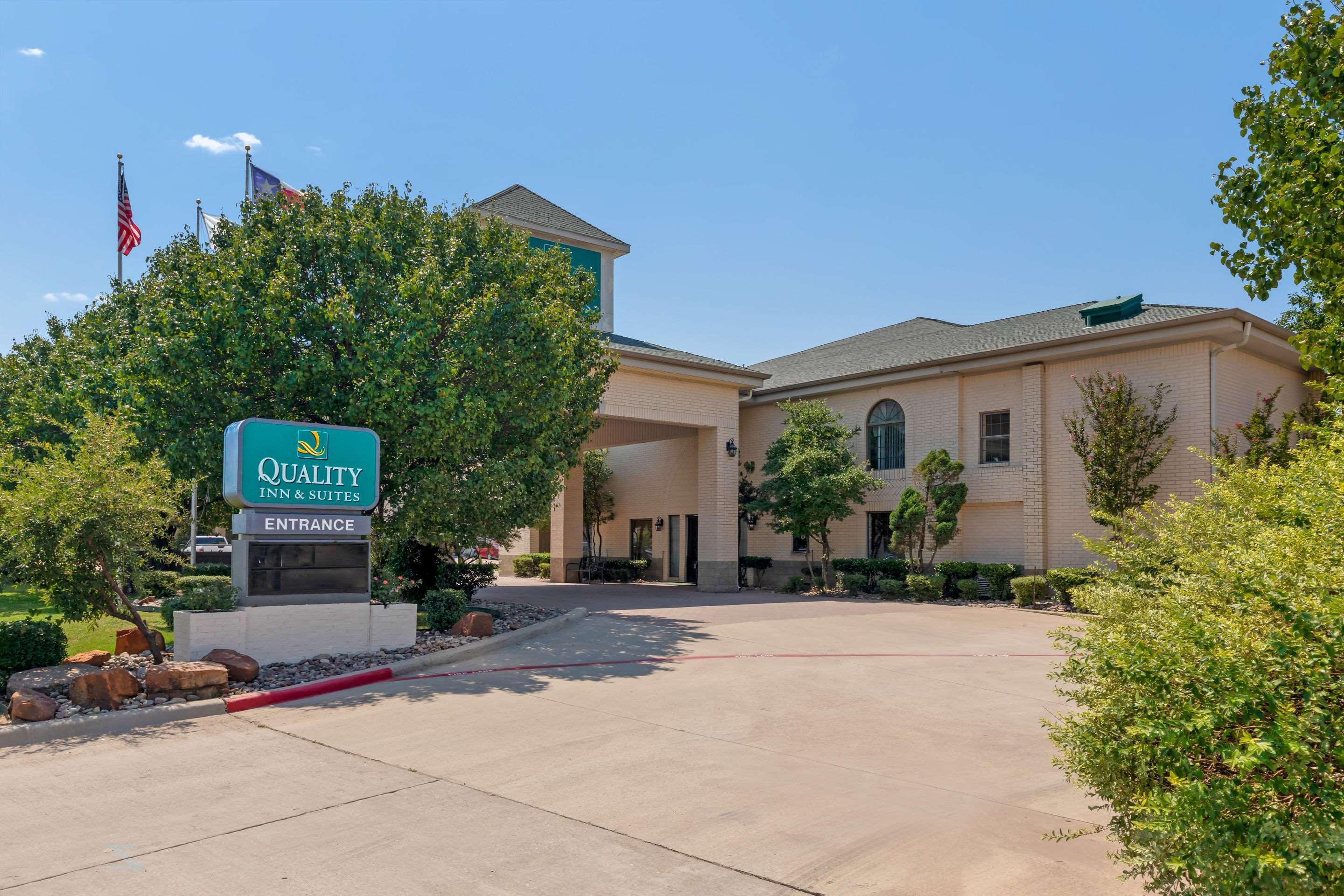 וות'רפורד Quality Inn & Suites מראה חיצוני תמונה