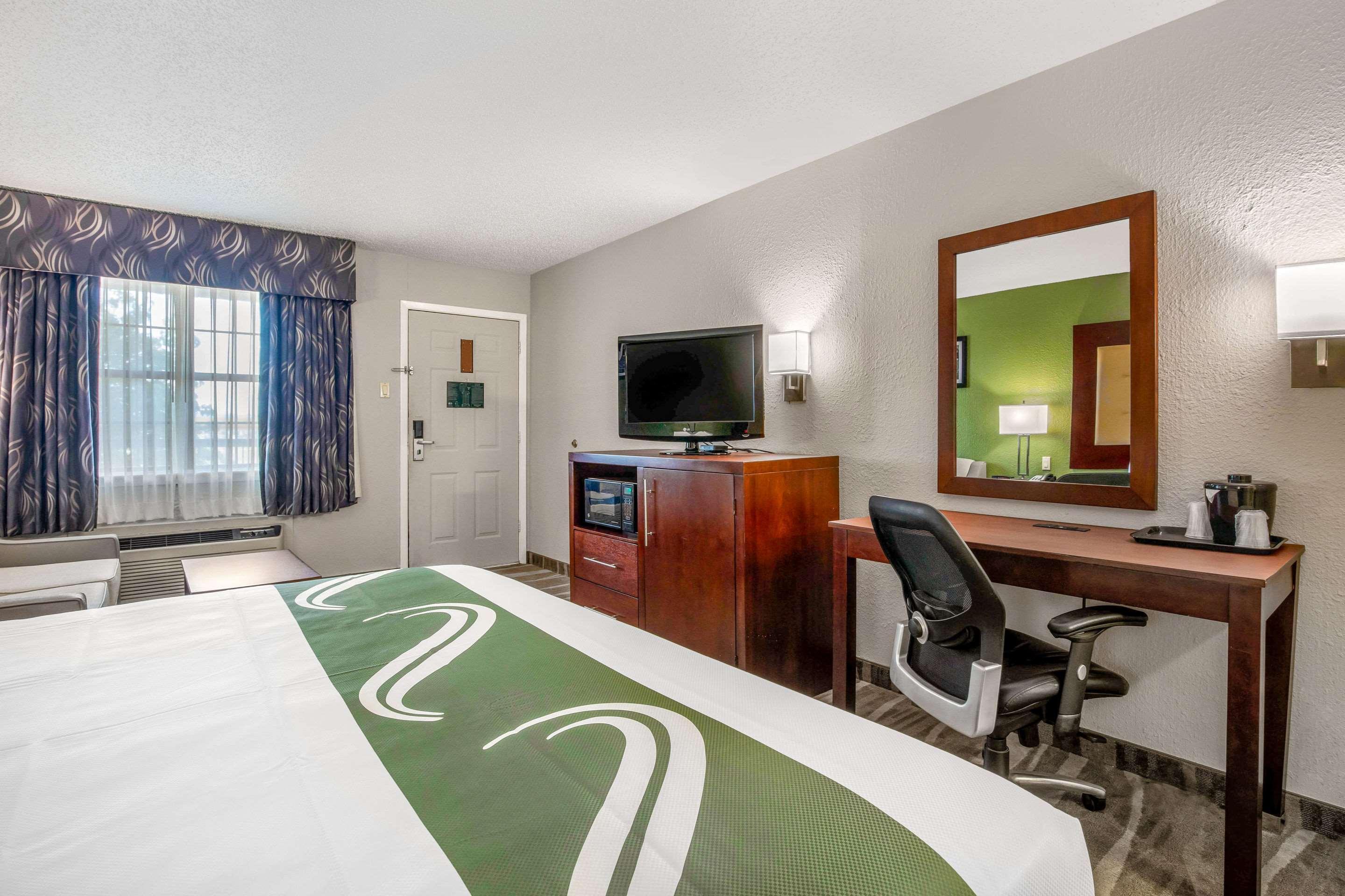 וות'רפורד Quality Inn & Suites מראה חיצוני תמונה