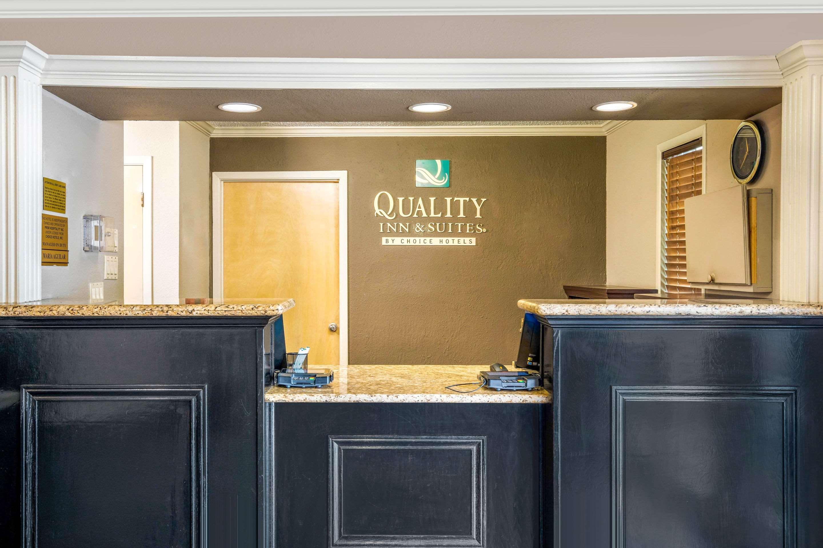 וות'רפורד Quality Inn & Suites מראה חיצוני תמונה