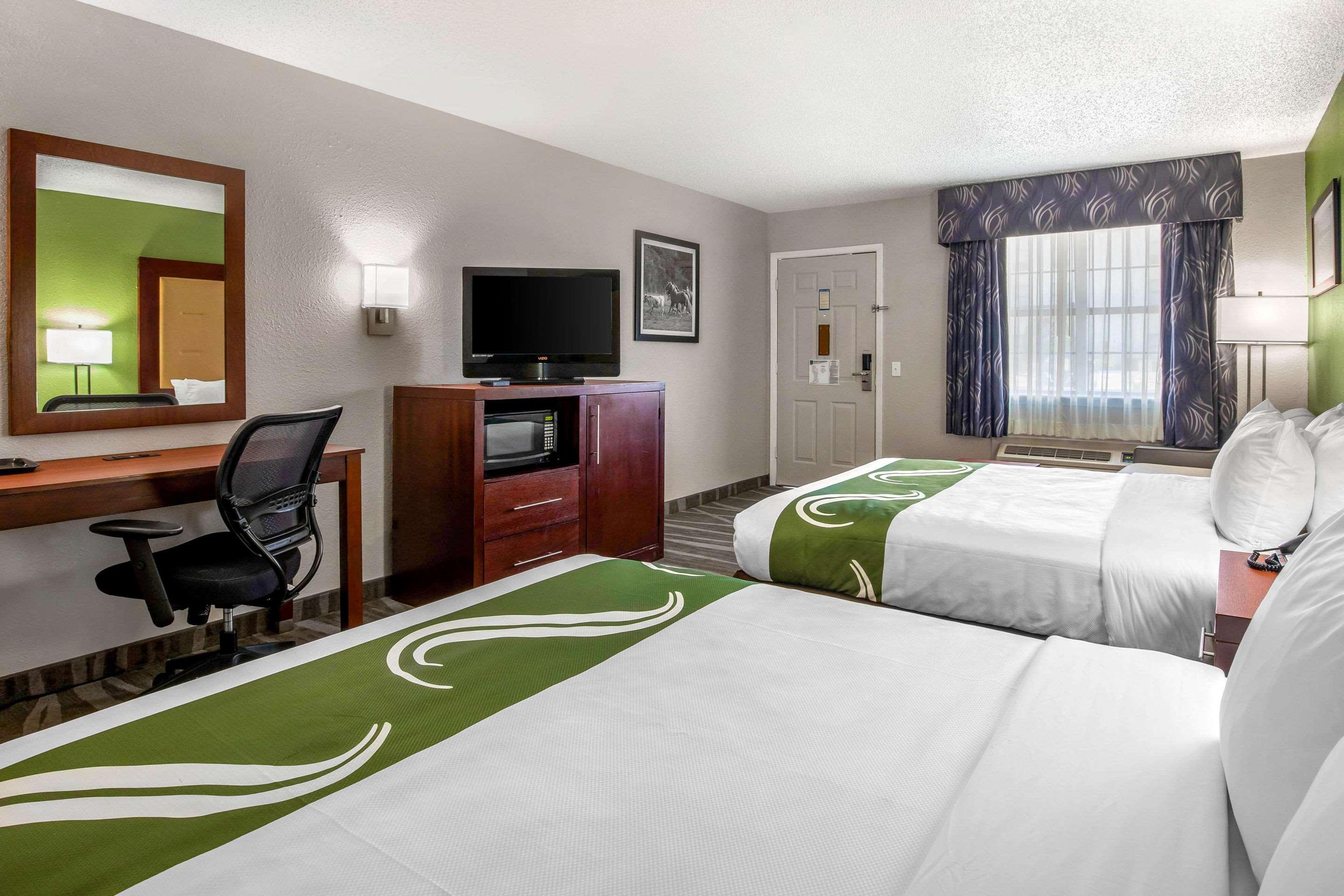וות'רפורד Quality Inn & Suites מראה חיצוני תמונה