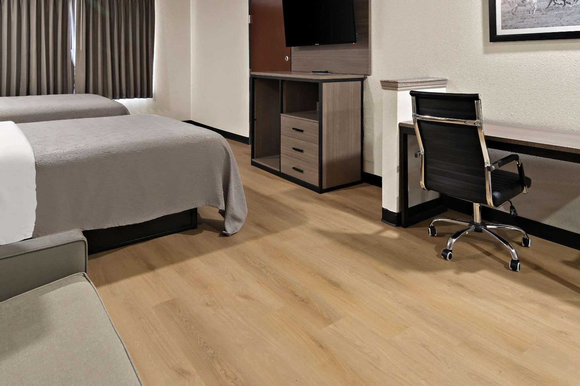 וות'רפורד Quality Inn & Suites מראה חיצוני תמונה