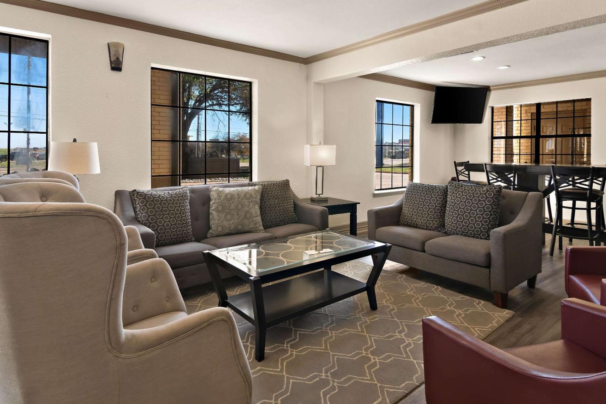 וות'רפורד Quality Inn & Suites מראה חיצוני תמונה