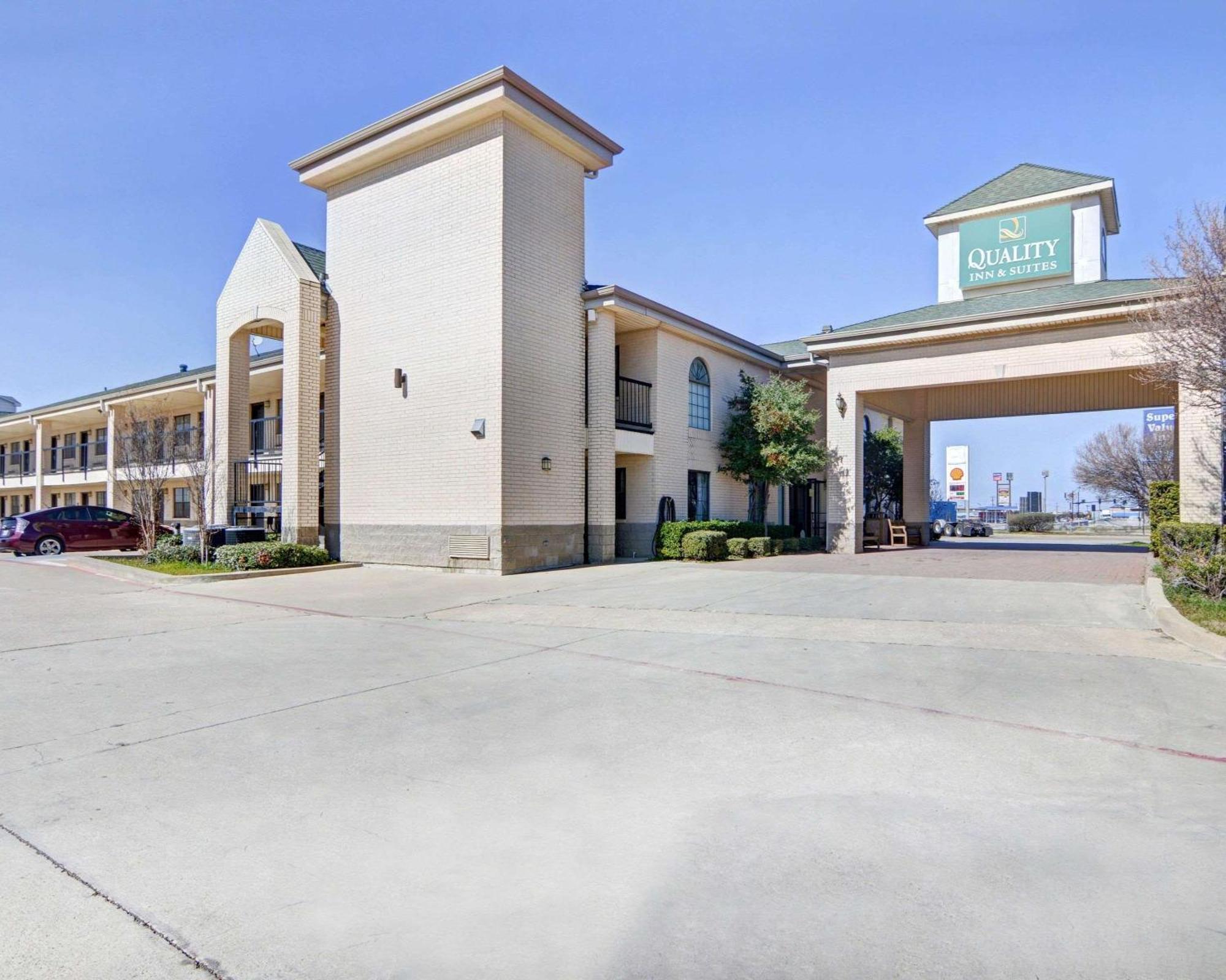 וות'רפורד Quality Inn & Suites מראה חיצוני תמונה