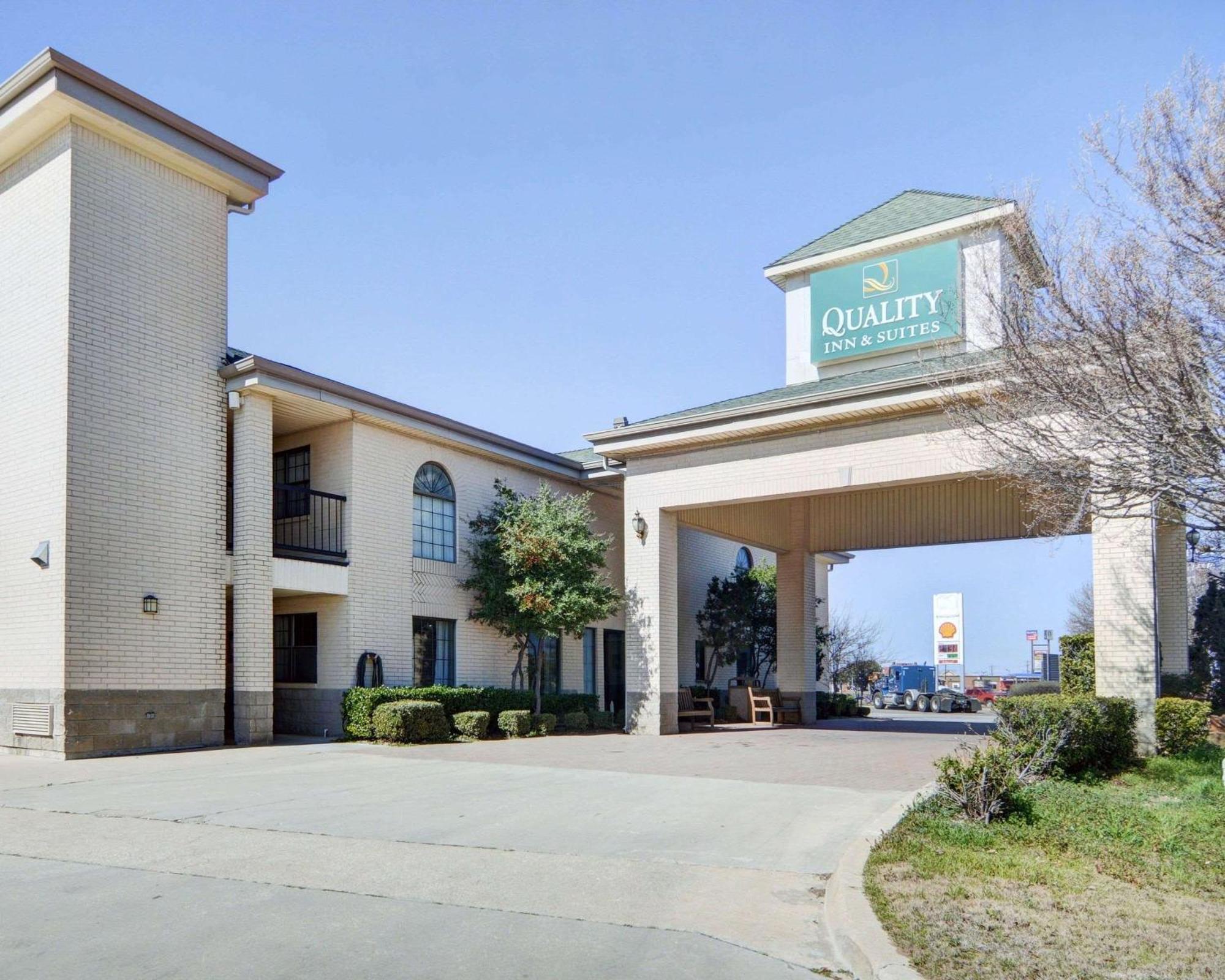 וות'רפורד Quality Inn & Suites מראה חיצוני תמונה
