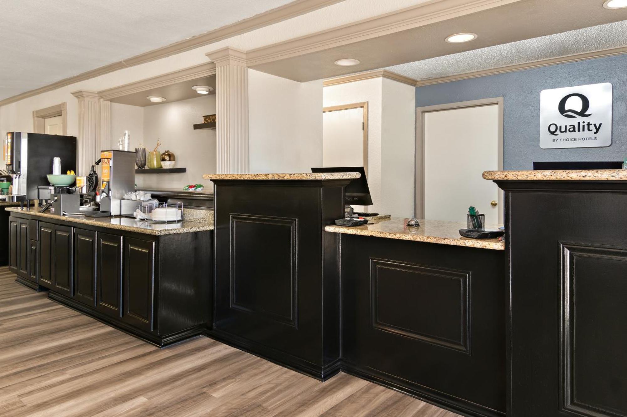 וות'רפורד Quality Inn & Suites מראה חיצוני תמונה