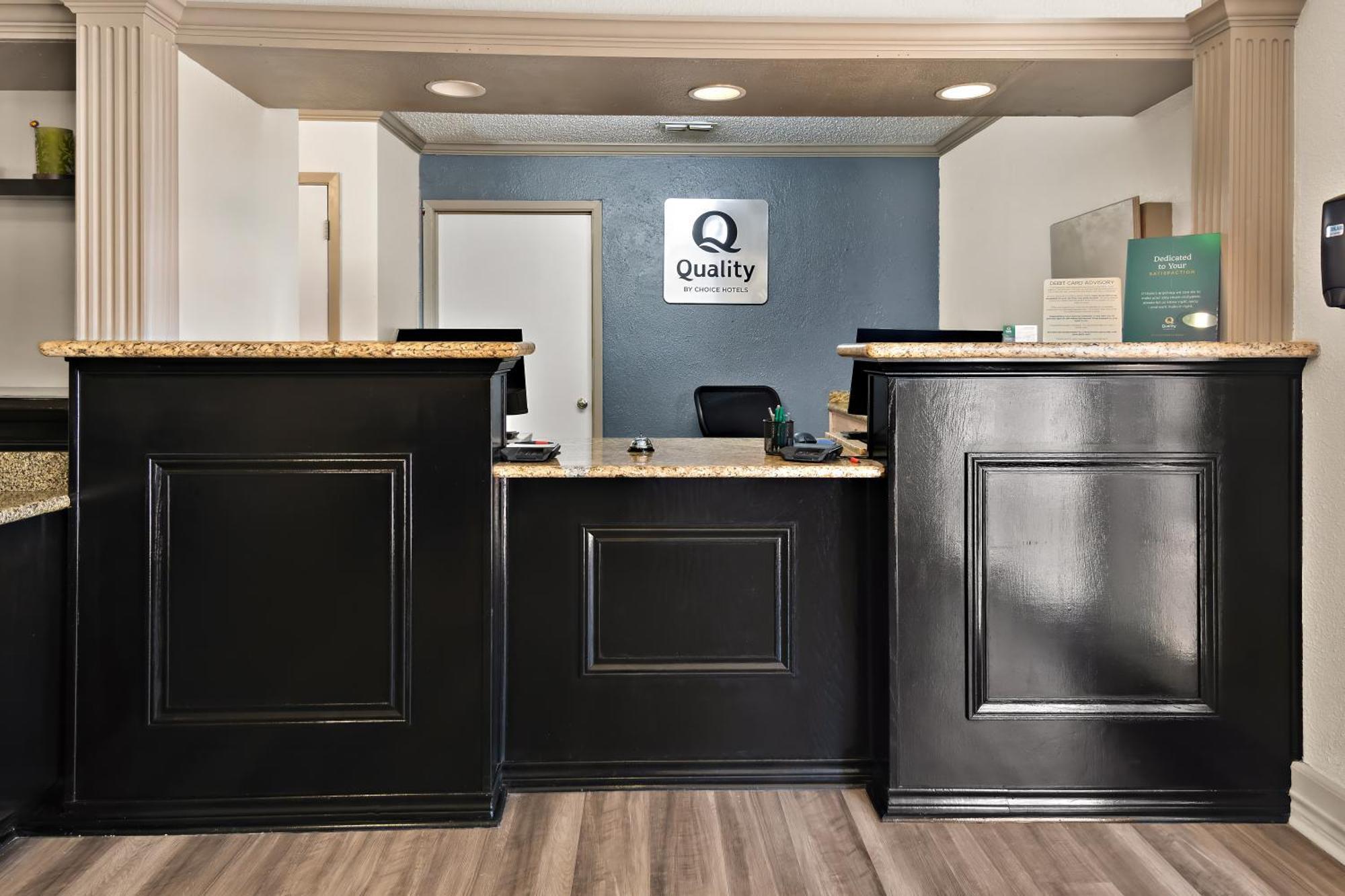 וות'רפורד Quality Inn & Suites מראה חיצוני תמונה