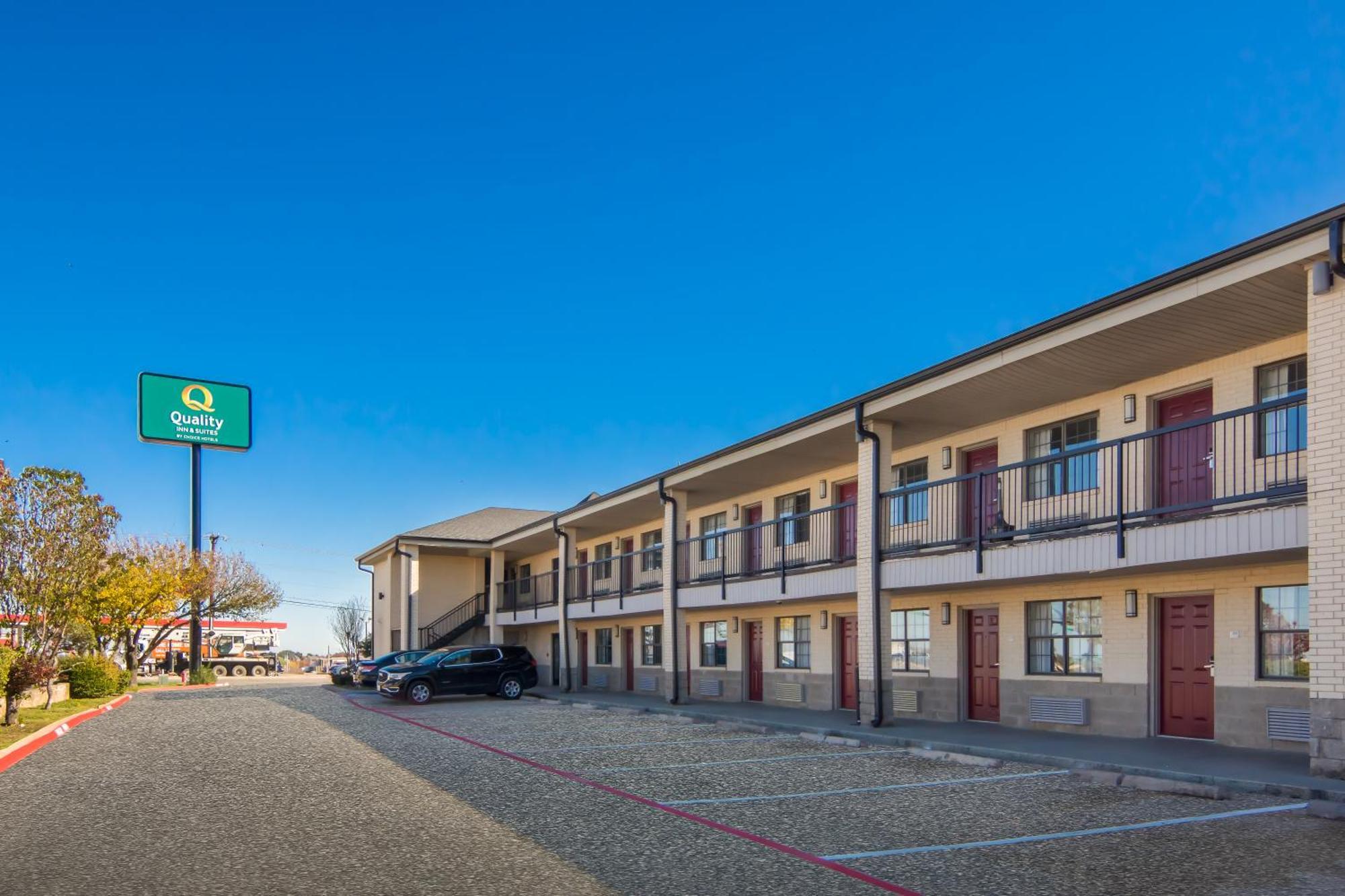 וות'רפורד Quality Inn & Suites מראה חיצוני תמונה