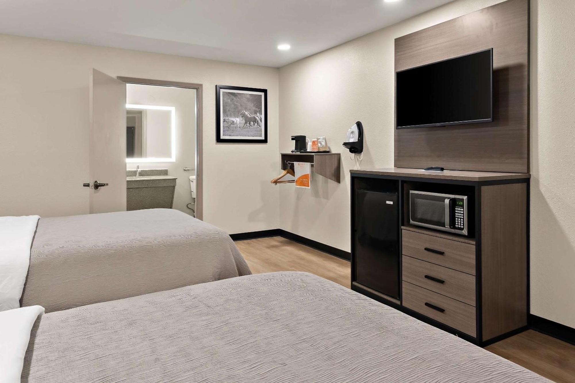 וות'רפורד Quality Inn & Suites מראה חיצוני תמונה
